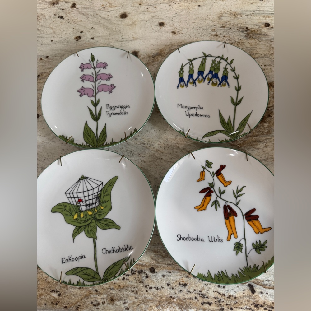Vintage  Decorative Plates Set